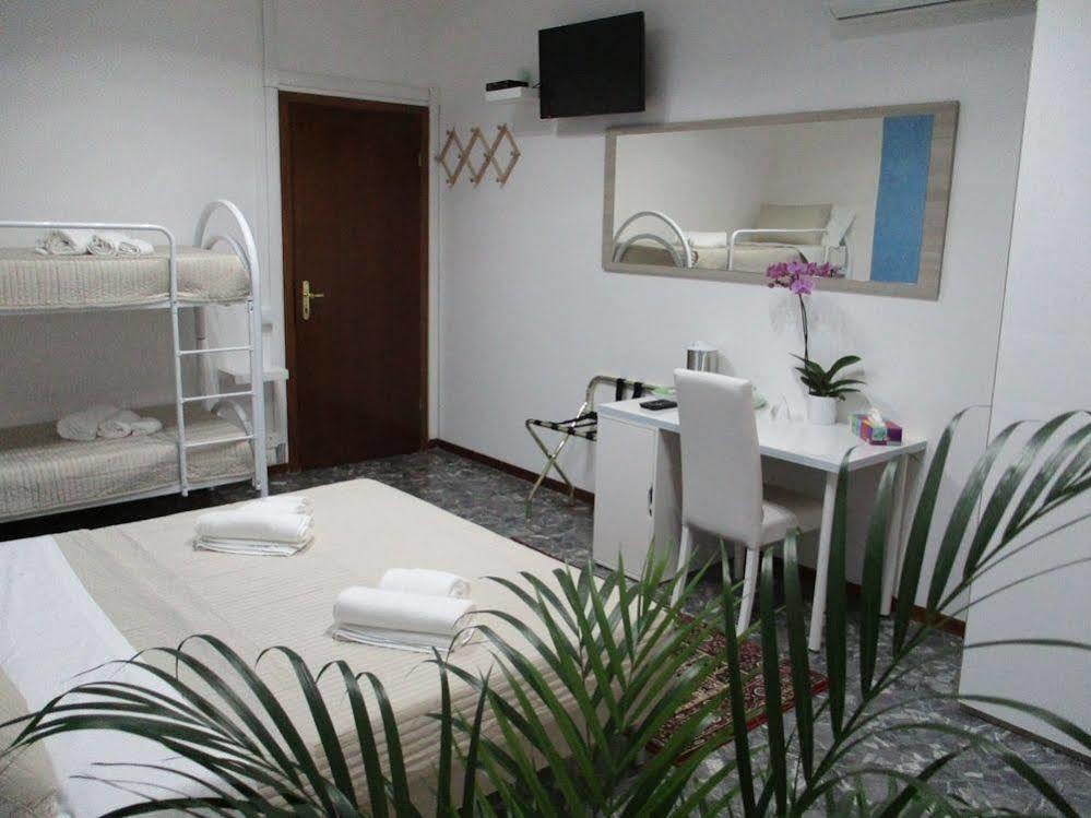Maxim Rooms Řím Exteriér fotografie